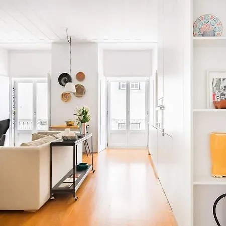 Charming & Modern Flat Close To Time Out Market
