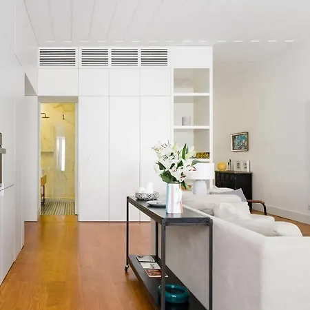 Charming & Modern Flat Close To Time Out Market *