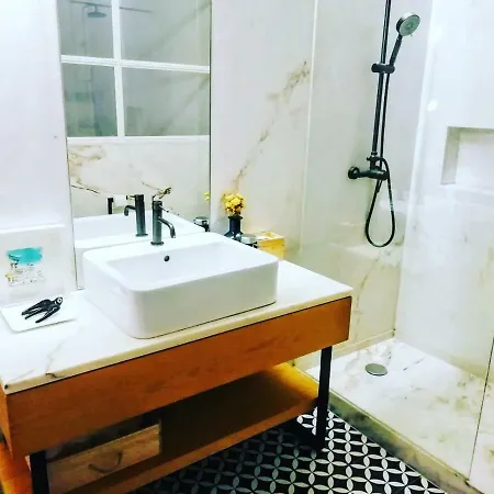 Charming & Modern Flat Close To Time Out Market